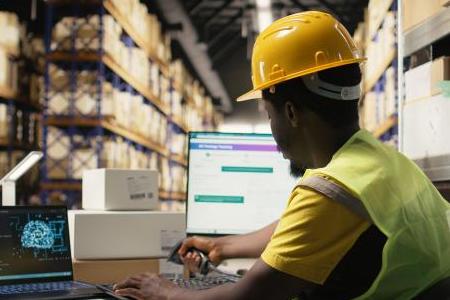 Peran Teknologi dalam Logistik Modern