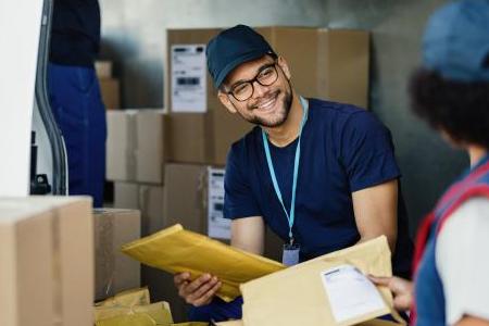 Perbedaan Logistik dan Ekspedisi, Jangan Sampai Salah!