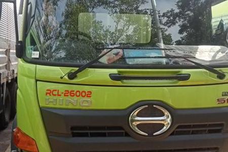 trucking indonesia, jasa trucking, armada sendiri